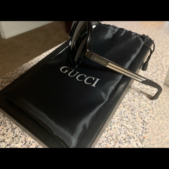 Gucci, Men’s Sunglasses - Picture 2 of 4